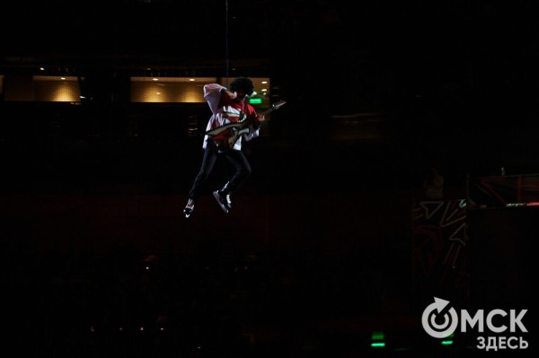 "Авангард" открыл сезон волевой победой в сибирском дерби