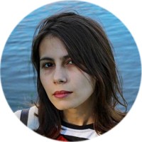 "Иероглифы наших эмоций". Обсуждаем чёрно-белое граффити, которое "требует" перемен