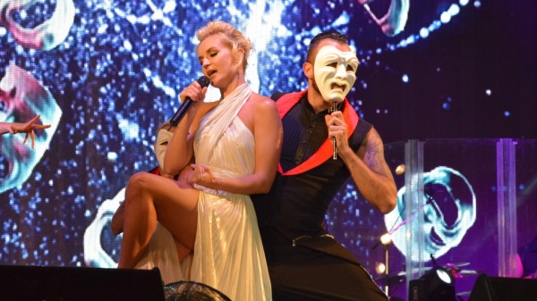 «Раньше на сцену попадали не по блату»: кого везут на гастроли в Омск
«Раньше на сцену попадали не по блату»: кого везут на гастроли в Омск