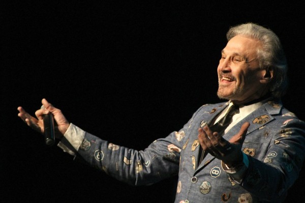 «Раньше на сцену попадали не по блату»: кого везут на гастроли в Омск
«Раньше на сцену попадали не по блату»: кого везут на гастроли в Омск