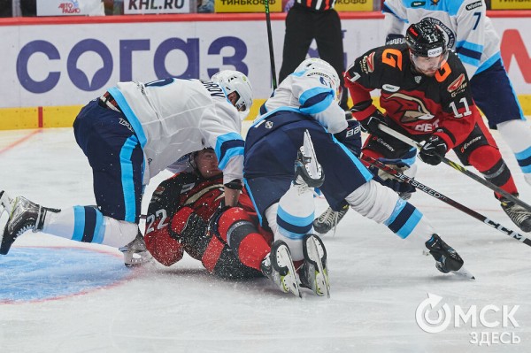 "Авангард" открыл сезон волевой победой в сибирском дерби