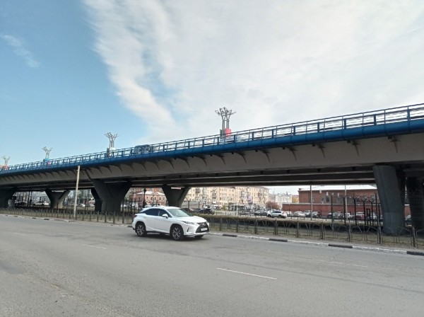 
									Стеречь омский метромост будут курганские охранники с электрошокерами 