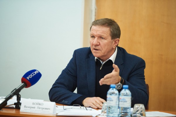 Едва успев стать депутатом, Бойко занял пост вице-спикера Заксобрания
Едва успев стать депутатом, Бойко занял пост вице-спикера Заксобрания