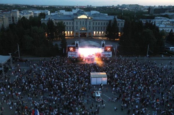 «Раньше на сцену попадали не по блату»: кого везут на гастроли в Омск
«Раньше на сцену попадали не по блату»: кого везут на гастроли в Омск