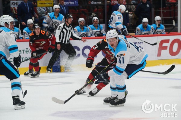 "Авангард" открыл сезон волевой победой в сибирском дерби
