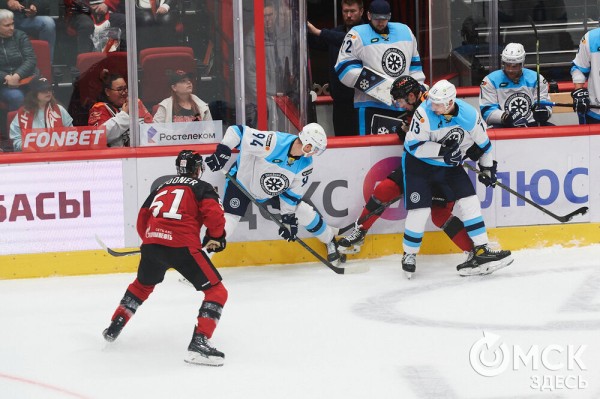 "Авангард" открыл сезон волевой победой в сибирском дерби