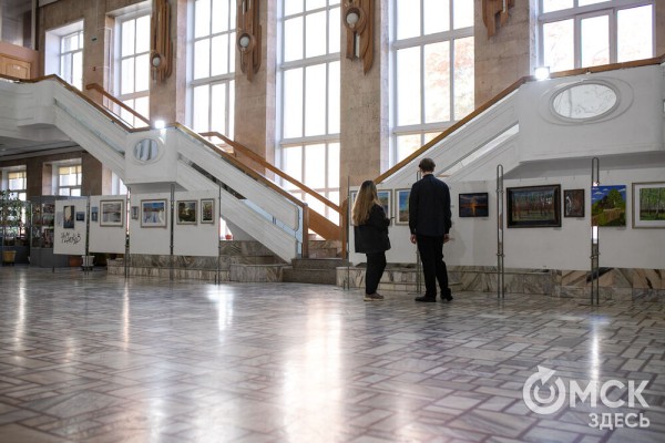 Тихое озеро и старая дача. Наполняемся гармонией загородной жизни с помощью картин юного художника