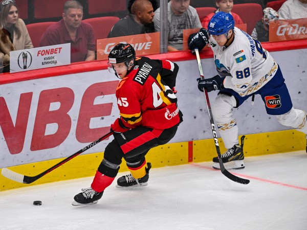 Нападающий «Авангарда» Пьянов пропустит месяц из-за перелома
Нападающий «Авангарда» Пьянов пропустит месяц из-за перелома