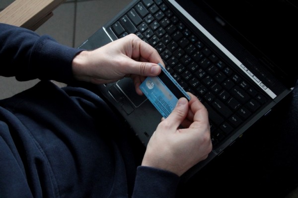 
									За полгода омичи совершили безналичных покупок на 156 млрд 