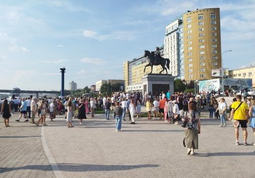 «1-я Пирожковая»: за горизонт уходит лето с морем культуры омичи