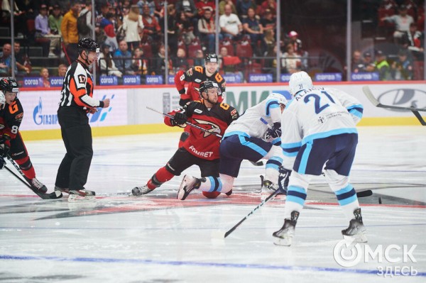 "Авангард" открыл сезон волевой победой в сибирском дерби