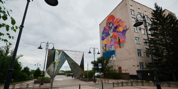 Они вместе, но не душой. В центре Омска обнаружен новый арт-объект