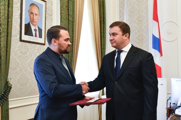 
									Хоценко получил удостоверение об избрании губернатором Омской области 