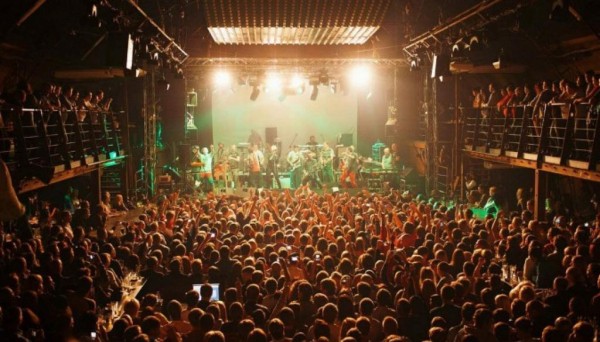 «Раньше на сцену попадали не по блату»: кого везут на гастроли в Омск
«Раньше на сцену попадали не по блату»: кого везут на гастроли в Омск