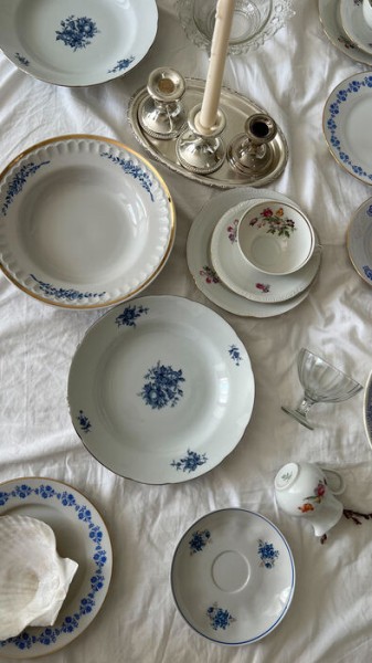 "Много сокровищ спрятано в сервантах и на дачах". Интервью с владелицей винтажной лавки