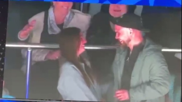 «Хотелось классной атмосферы»: пара раскрыла подробности о предложении во время матча ХК «Сибирь»