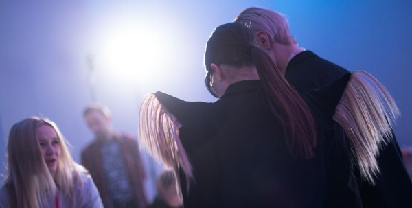 Взглянуть на "Мир женщины" через кастомизированную одежду Взглянуть на "Мир женщины" через кастомизированную одежду