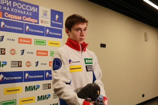 
									«Красная» арена и «короткий» лед: как прошел первый день гран-при в Омске? 