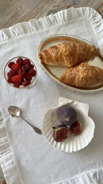 "Много сокровищ спрятано в сервантах и на дачах". Интервью с владелицей винтажной лавки