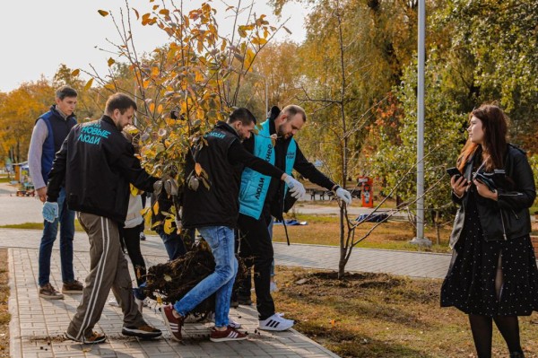 «Новые люди» высадили яблоневую аллею на Зеленом острове  
									«Новые люди» высадили яблоневую аллею на Зеленом острове