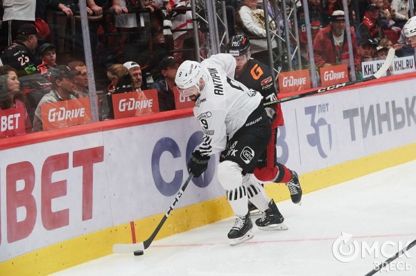 Разгром на глазах болельщиков: "Трактор" с новым тренером "переехал" усталых "ястребов"