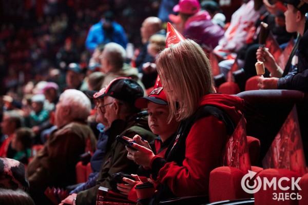 "Квартира всё более уютная": болельщики "Авангарда" поздравляют "G-Drive Арену" с первым днём рождения