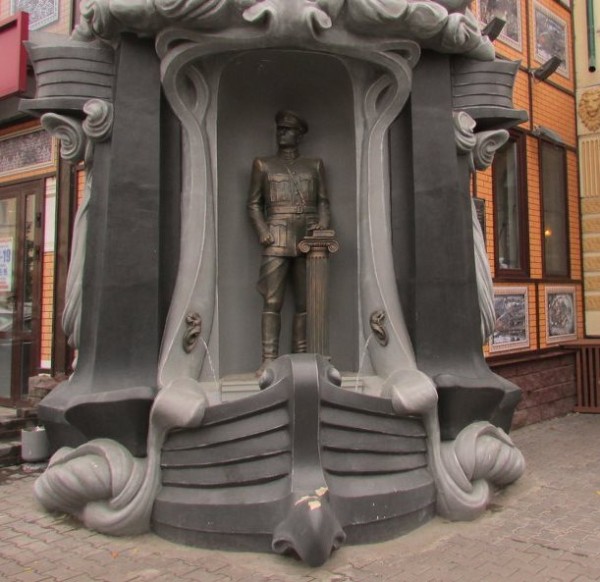 
									Знаменитого комментатора удивил «памятник Хабенскому» в Омске 