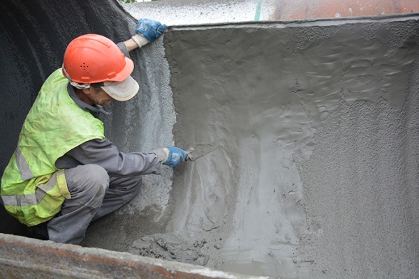 
									В Омске обновляют водопроводные трубы большого диаметра 