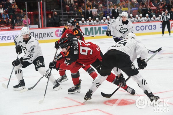 "Квартира всё более уютная": болельщики "Авангарда" поздравляют "G-Drive Арену" с первым днём рождения