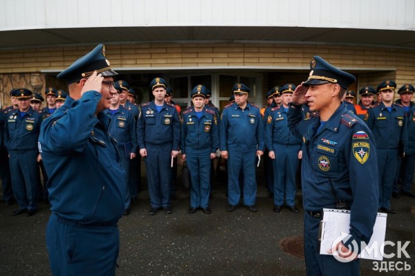 Пробежать 22 этажа с пожарными: как экстремально провести утро в Омске  