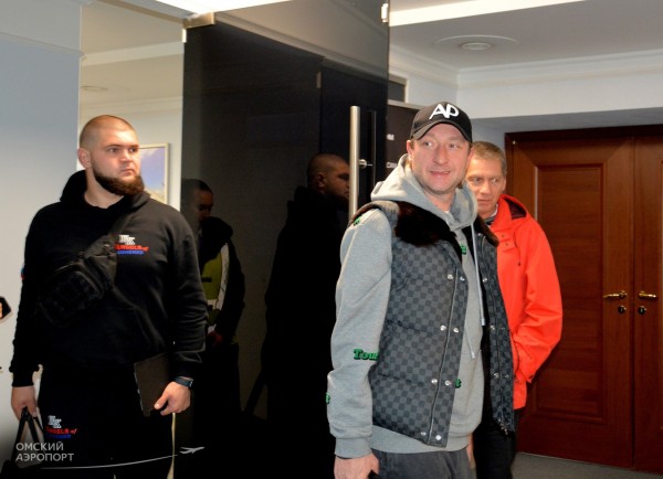 В Омск на Гран-при по фигурному катанию прилетел Евгений Плющенко
В Омск на Гран-при по фигурному катанию прилетел Евгений Плющенко