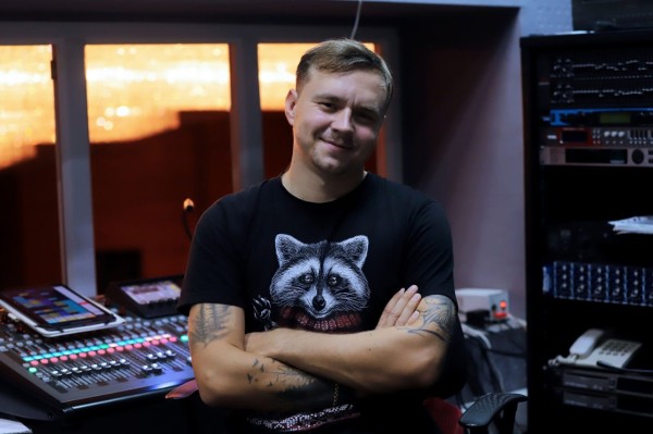 "Искать новое в музыке, чтобы открыть новое в себе". Интервью с театральным звукорежиссёром