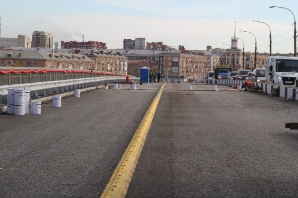 В Омске для движения открывается половина Ленинградского моста