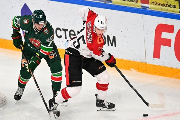 
									«Авангард» забросил «Ак Барсу» 4 шайбы, но все равно проиграл  