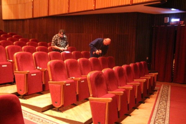 
									Омский драмтеатр заплатил 1,4 млн, но не получил кресел 