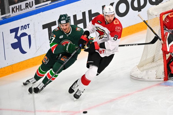 
									«Авангард» забросил «Ак Барсу» 4 шайбы, но все равно проиграл  