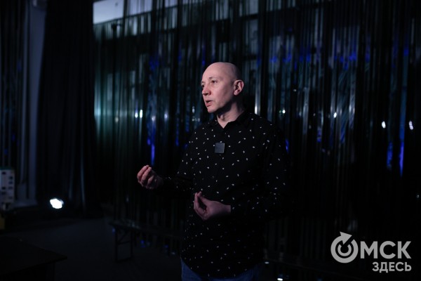 "Неважно, какой театр - традиционный или новаторский. Дрянь есть всюду". Критик Глеб Ситковский о современных постановках