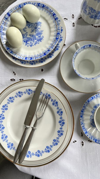 "Много сокровищ спрятано в сервантах и на дачах". Интервью с владелицей винтажной лавки