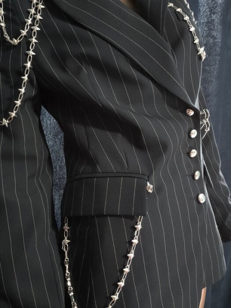 Взглянуть на "Мир женщины" через кастомизированную одежду Взглянуть на "Мир женщины" через кастомизированную одежду