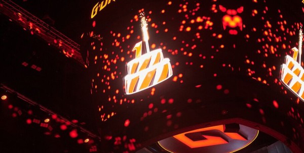 "Квартира всё более уютная": болельщики "Авангарда" поздравляют "G-Drive Арену" с первым днём рождения