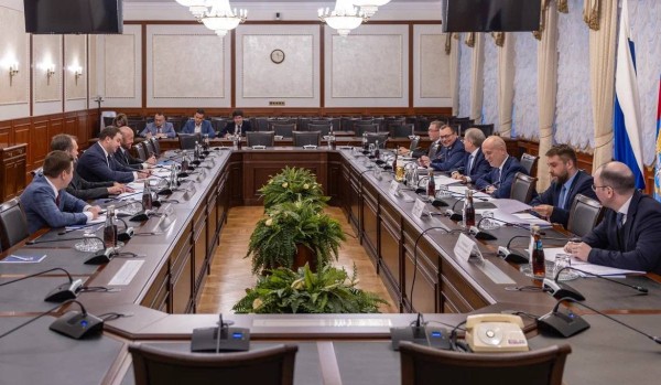 
									Хоценко обсудил с Савельевым строительство дорог в Омской области 