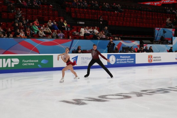 
									«Красная» арена и «короткий» лед: как прошел первый день гран-при в Омске? 