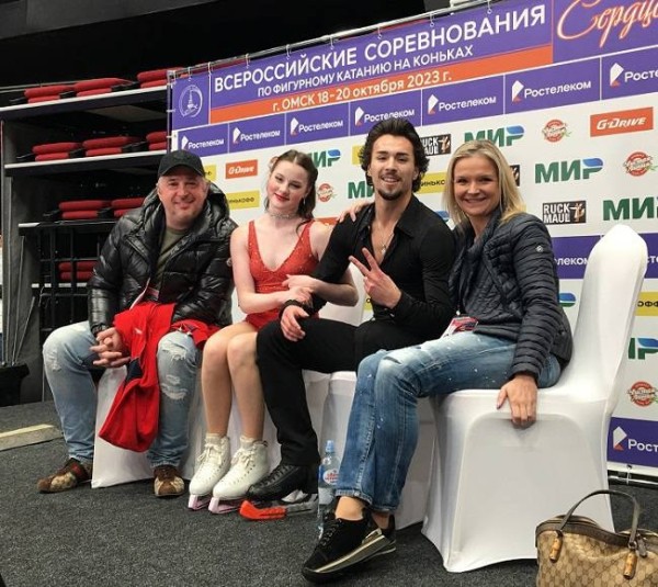 В Омск на Гран-при по фигурному катанию прилетел Евгений Плющенко
В Омск на Гран-при по фигурному катанию прилетел Евгений Плющенко