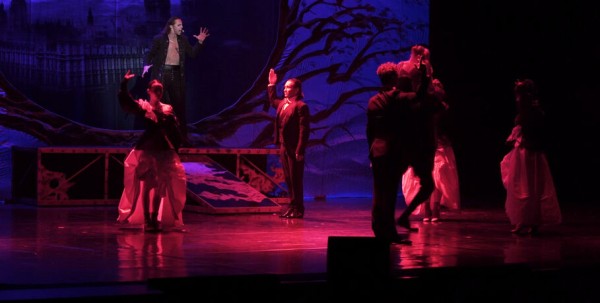 "Нет-нет, да и плюну через плечо": премьера мюзикла "Дракула" 