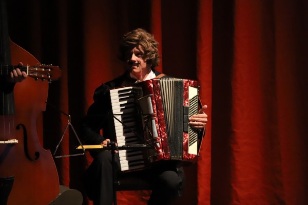 "Искать новое в музыке, чтобы открыть новое в себе". Интервью с театральным звукорежиссёром