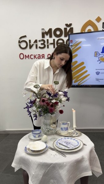 "Много сокровищ спрятано в сервантах и на дачах". Интервью с владелицей винтажной лавки