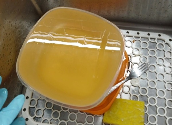 
									Омичи жалуются на ржавую воду 