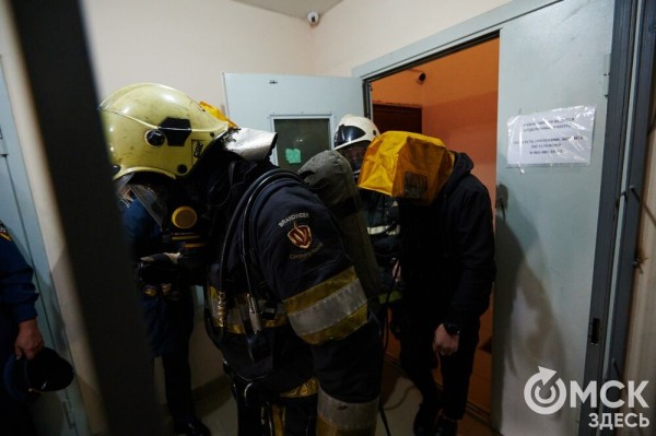 Пробежать 22 этажа с пожарными: как экстремально провести утро в Омске  