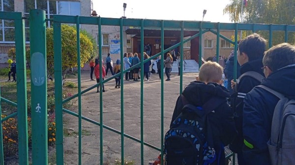 
									Омскую школу эвакуировали из-за ложного сообщения 