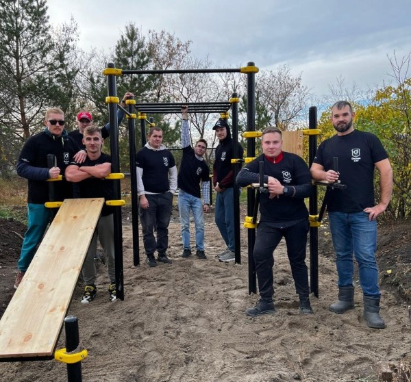 
									Омский ГАУ установил в сельской школе спортплощадку 